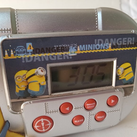Despicable Me Minions Alarm Clock Timed Light Snooze Alarm Talking Sounds - Picture 5 of 14